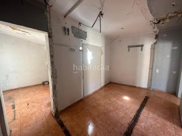 Foto 0aeca24f-4241-4952-93d8-6f19951f0afe. Casa aparellada a Centro Elda