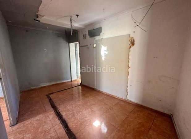 Foto 17b79f06-c640-49f4-80e0-3ade261aef45. Casa aparellada a Centro Elda
