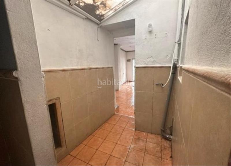 Foto 33a3a34e-4f7a-43c7-897a-069e2875d5c3. Casa aparellada a Centro Elda