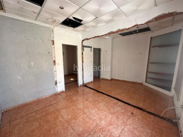 Foto 573a555f-7fb2-40e4-8b98-1610e67c1af7. Casa aparellada a Centro Elda