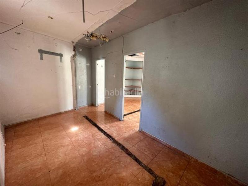 Foto 917c76aa-d35f-43fd-ba3a-6432e305a433. Casa aparellada a Centro Elda