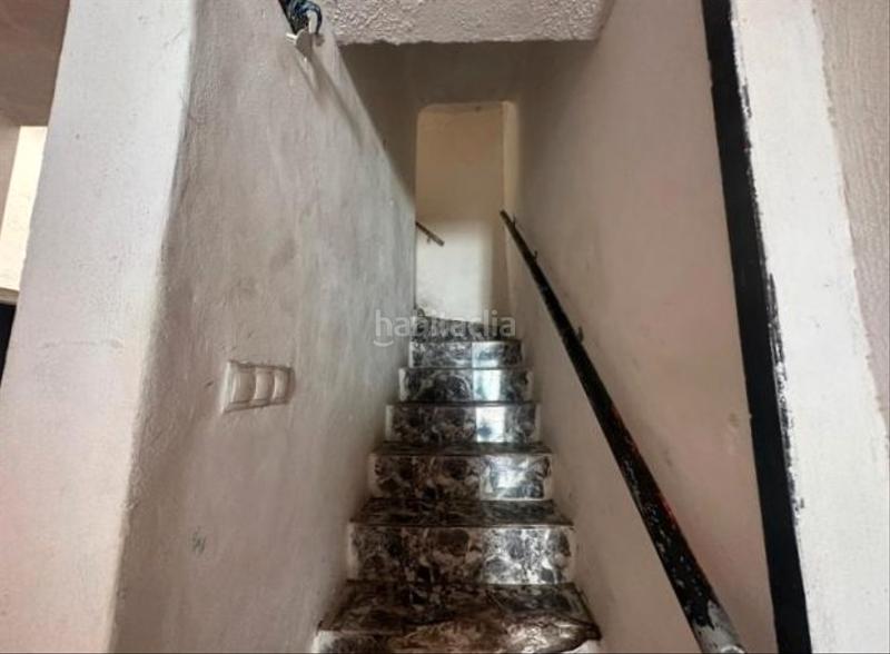 Foto f0889f9e-470f-4de9-8870-f767e5be72bb. Casa aparellada a Centro Elda