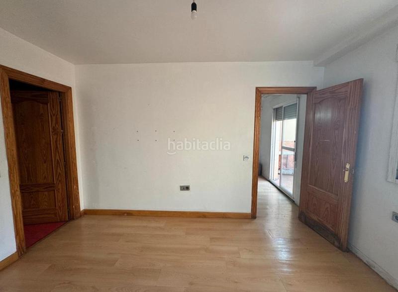 Foto 5f262bb3-bd9b-440c-945e-4da1e449cc76. Piso  en calle cara en La Chanca - Pescadería Almería