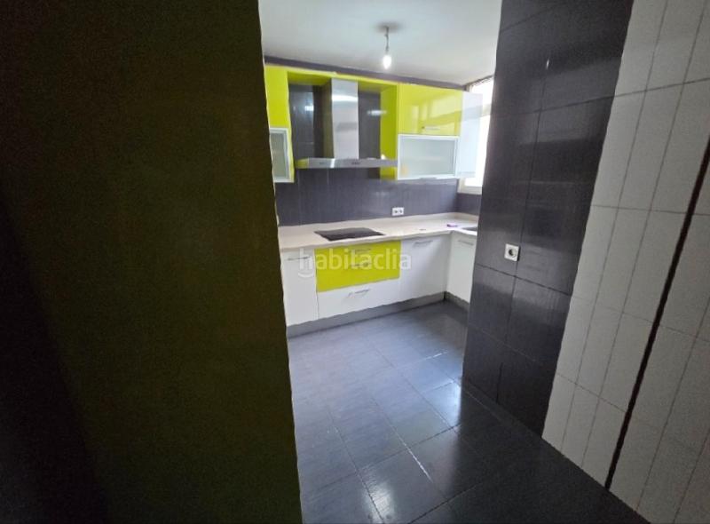 Foto 9033ec37-9f3f-42fb-826c-c61d4fcc83c2. Piso  en calle cara en La Chanca - Pescadería Almería