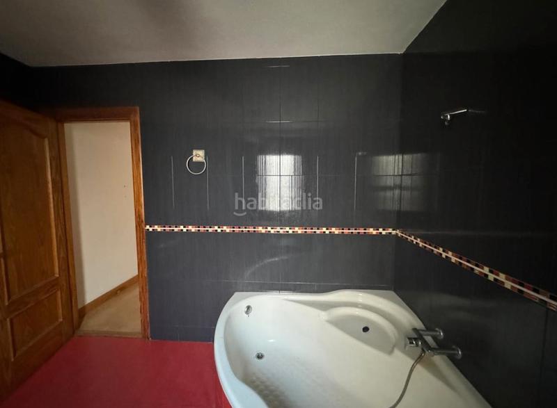 Foto b3c6e5ee-5aa9-4a84-a30c-b9f1474aaab1. Piso  en calle cara en La Chanca - Pescadería Almería