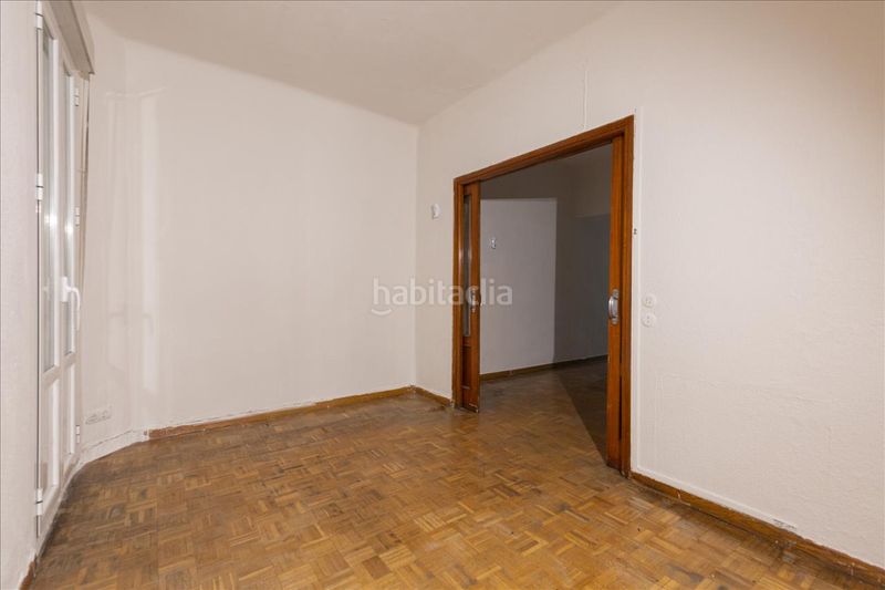 Piso en calle peña gorbea en San Diego Madrid - Imagen 4