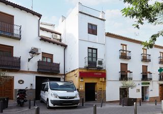Casa bifamiliare  Magdalena. Casa en calle magdalena