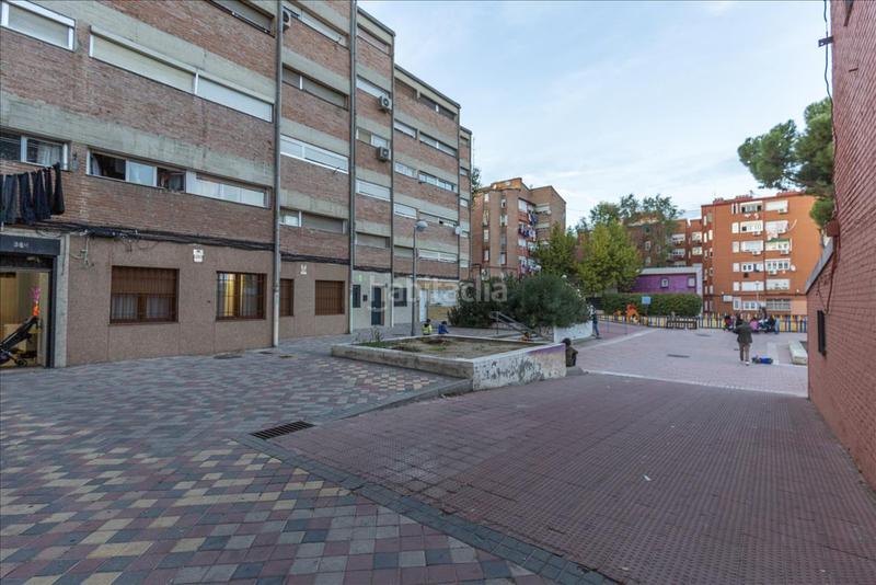 Foto 21ac9ae3-3e0e-41d9-bf2b-265976fe150e. Pis a Almendrales Madrid