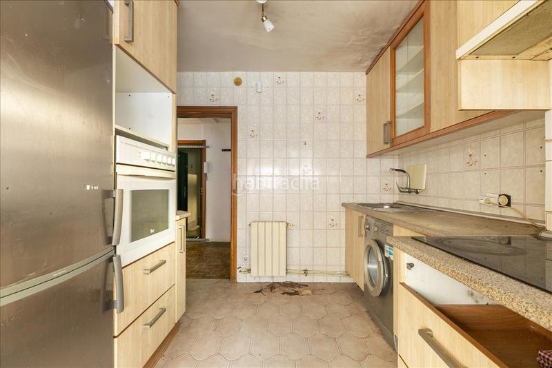 Foto c8c7c916-3625-4f7b-a88e-d47716ea4b31. Pis a Almendrales Madrid