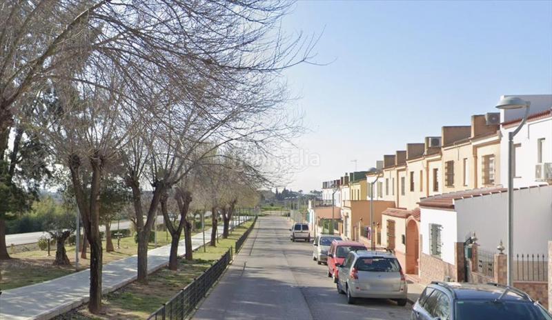 Foto ba557624-8d20-4c7f-8246-24a3c2e0865c. Casa pareada casa en calle almoradux en Aznalcázar