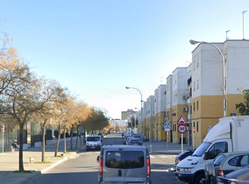 Foto fbdc5f0e-7caa-4325-b138-101f97ee8022. Piso  en calle reina de la paz en La Oliva Sevilla