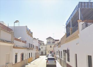 Casa aparellada  Pernia. Casa en calle pernia