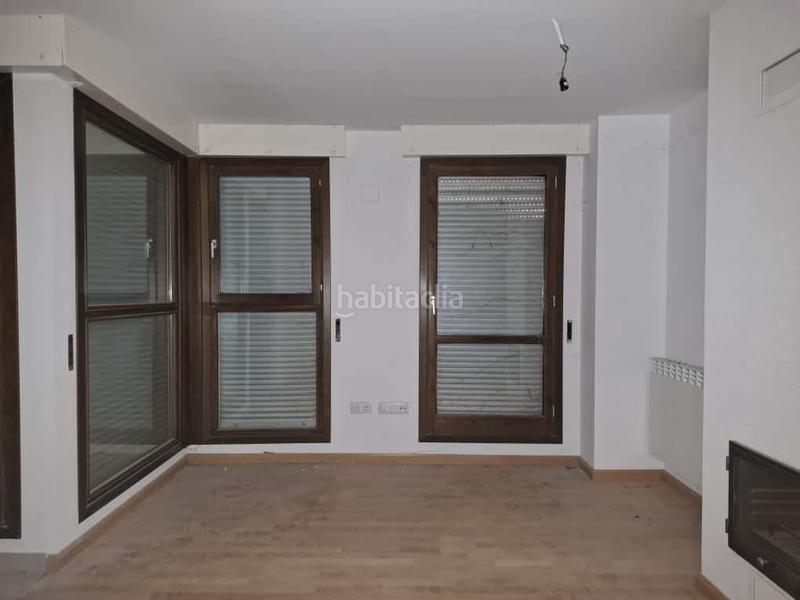 Foto d4ea0583-6df4-454c-9332-8c78f8e4e63f. Planta baixa amb aparcament piscina a Puente la Reina de Jaca