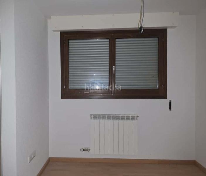 Foto ebbedce2-a811-45bc-a702-a7a41728b925. Planta baixa amb aparcament piscina a Puente la Reina de Jaca