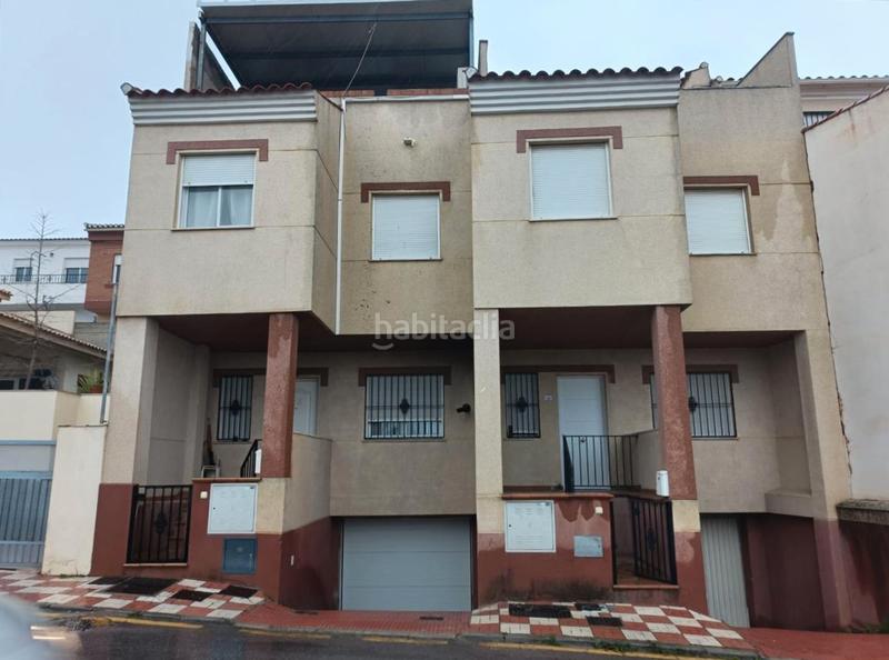 Foto b5846710-a8a9-4ae7-abd2-f67aae3a278c. Casa pareada casa en calle torrecillas en Güevéjar