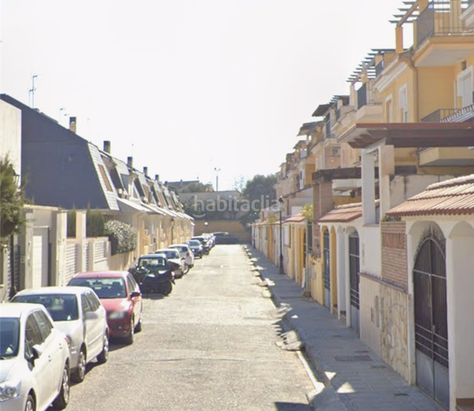 Foto 85041631-f41a-4cad-882c-b53cf4793462. Casa aparellada amb aparcament a Ogíjares