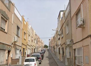 Pis  Sierra alhamilla. Piso en calle sierra alhamilla