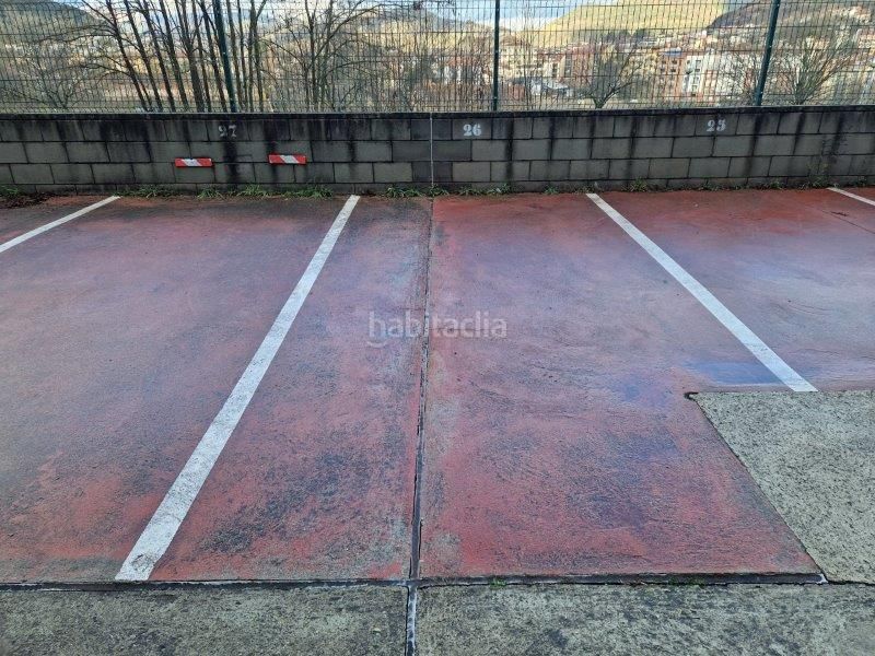 Foto 1e7c9377-ff92-4ae4-8c3f-c043bd1a2f03. Aparcament cotxe a Olot