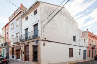 Casa aparellada a Ayuntamiento