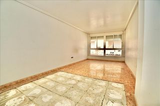 Etagenwohnung  Europa. Piso en calle europa