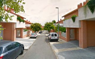 Casa aparellada  Adela gines. Casa en calle adela gines
