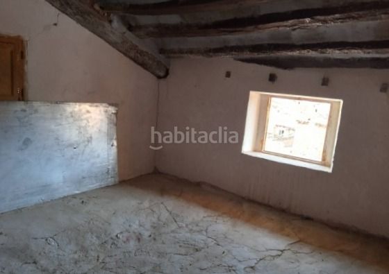 Foto cbc93dc4-3eb2-42ae-801e-02d86d2588bc. Casa aparellada a Tarazona