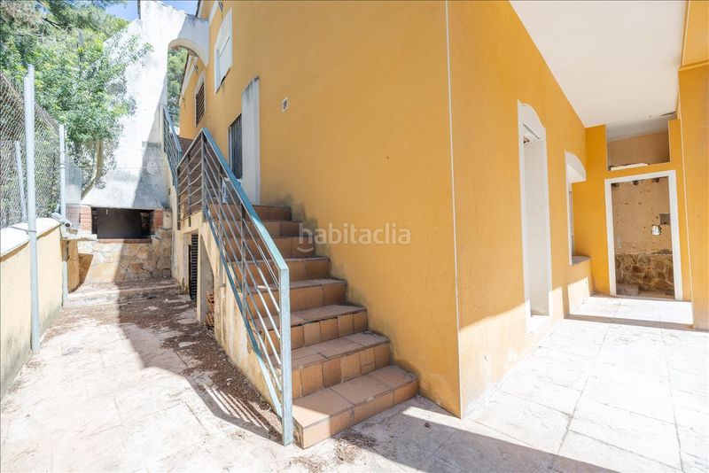 Foto 25a52f50-adbe-437e-8922-6eb5473dff64. Xalet amb piscina a costa Cunit - els jardins - els rosers Cunit