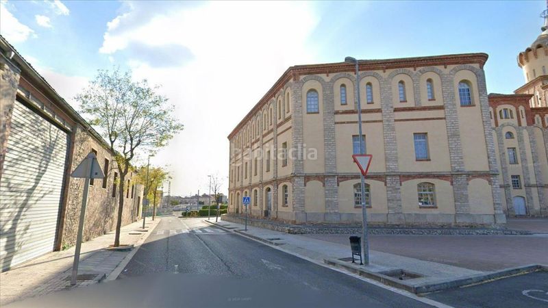 Foto ea5263f5-39c2-4438-8757-be0599eca584. Aparcament cotxe a Cervera