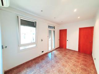 Rent Flat  Carrer del tinent flomesta. Gran oportunidad. todo exterior! temporada