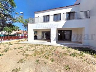 Casa adossada a Carrer de alfred sisley, 28-2 28-2. Casa pareada en venta en la llosa de cambrils