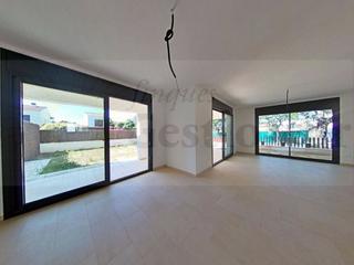 Semi detached house in Carrer de alfred sisley, 28-2 28-2. Casa pareada en venta en la llosa de cambrils