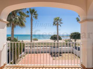 Casa aparellada a Calle mallorca 17. Vivienda única frente al mar y al lado de la playa