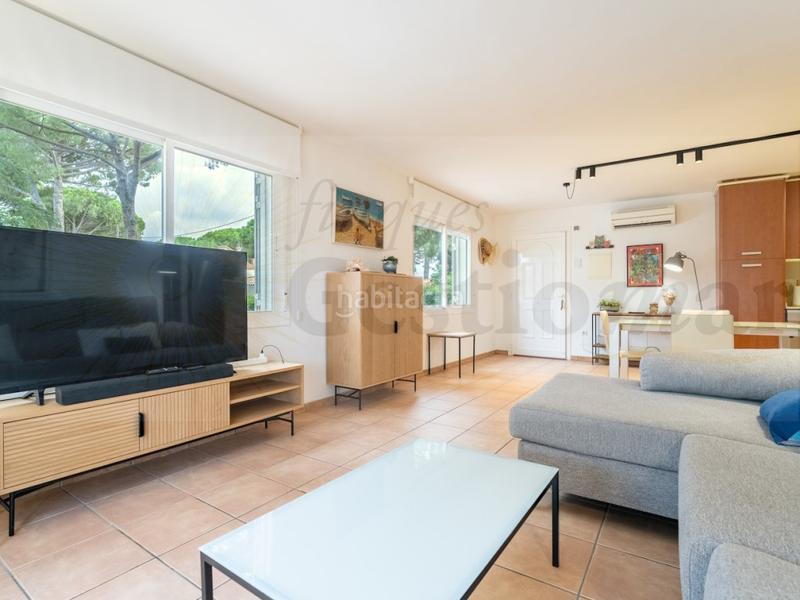 Foto 6057b863-6870-4f1d-885e-7f6843b35b0e. Chalet in calle forjador del 3 in Platja de Mont-roig Mont-roig del Camp