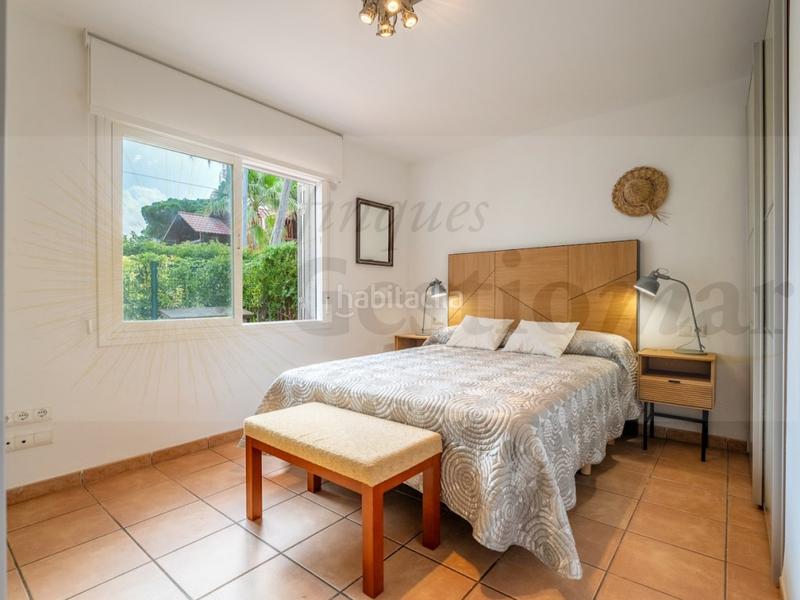 Foto 99e283f3-7e37-44a1-ae06-575f1e1a69d1. Chalet in calle forjador del 3 in Platja de Mont-roig Mont-roig del Camp