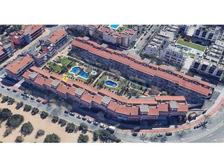Apartament  Calle castell d'almansa. Apartamento de 3 habitaciones y 2 baños con parking y trastero e