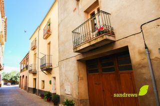 Casa in Bàscara. Casa con 11 habitaciones con parking