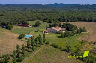 Casale in Cassà de la Selva. Masía con 8 habitaciones amueblada con parking, piscina, calefac