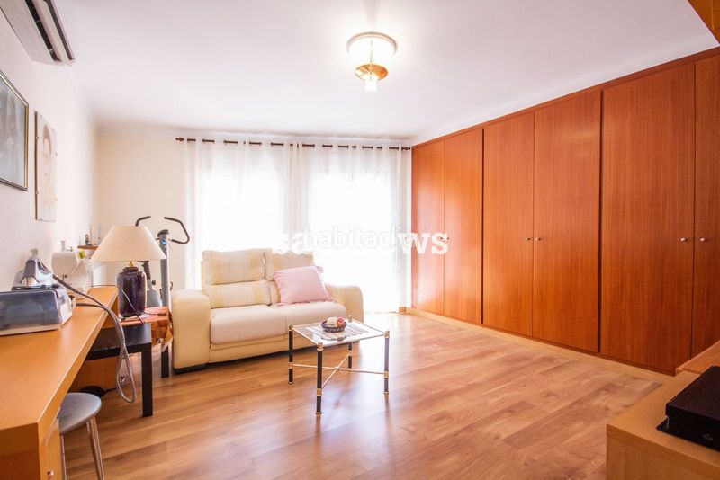 Foto 0f787c5b-6459-462a-a3e6-bd5c144f6d7d. Casa adossada amb calefacció a Centre Figueres