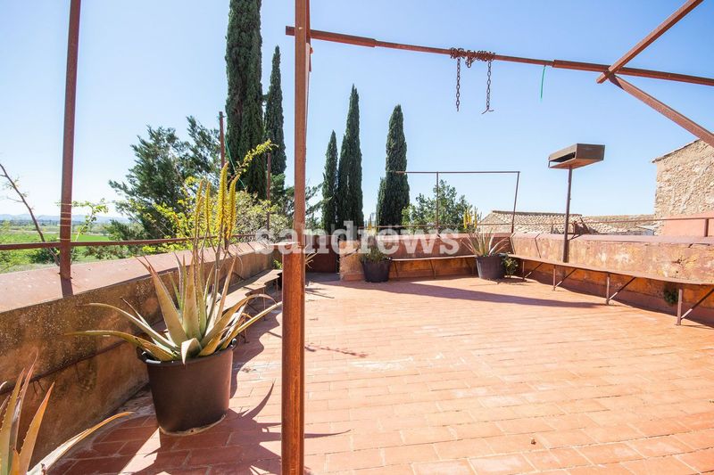 Foto 0d9758a0-8dd5-438e-b975-c4f6ab988ef8. Masia a Riells Escala (L´)