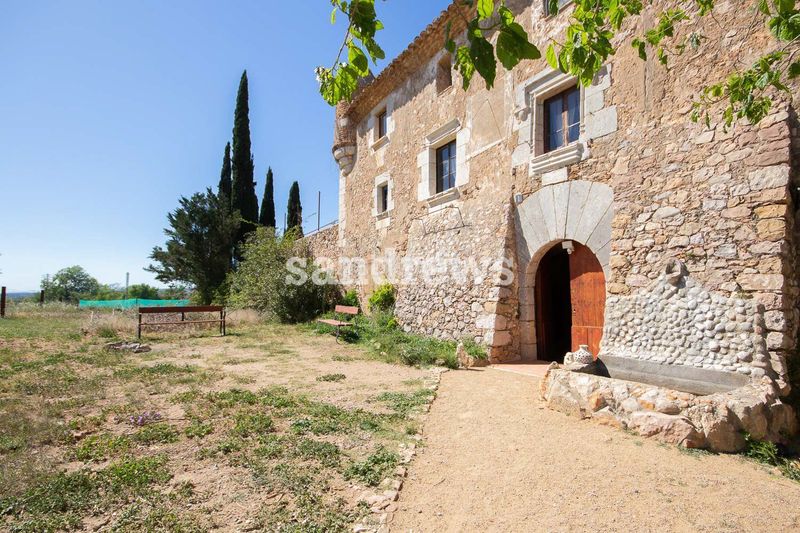 Foto 18716b85-85f6-45e4-ae3a-1c831edd9f7a. Masia a Riells Escala (L´)