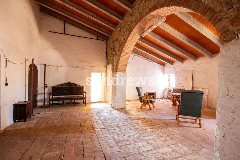 Foto 19537286-1c60-4314-8f0a-6f4de9f7f866. Masia a Riells Escala (L´)