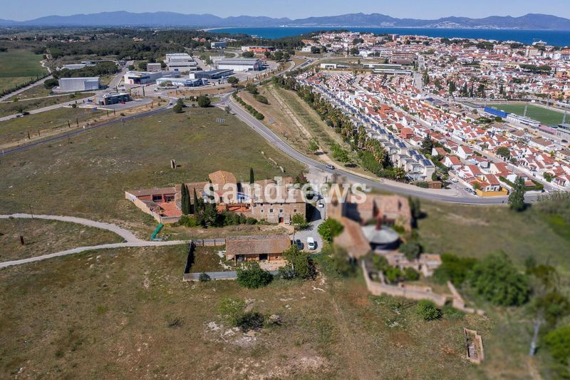 Foto 52a04746-2d59-44e0-84fa-3cb7636f1b20. Masia a Riells Escala (L´)