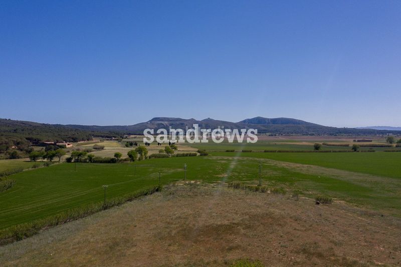 Foto 8bc84ab5-8056-4e80-9d68-a197b7b1361f. Masia a Riells Escala (L´)