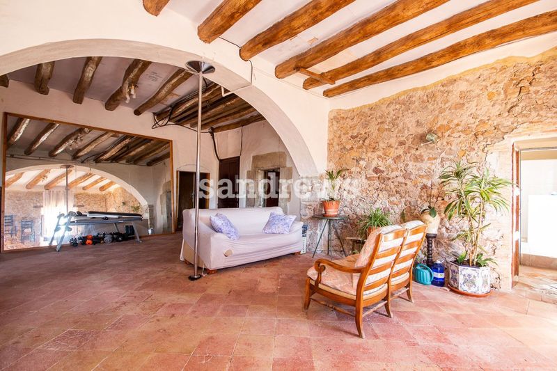 Foto a80903a3-314d-4b62-9779-614217284689. Masia a Riells Escala (L´)