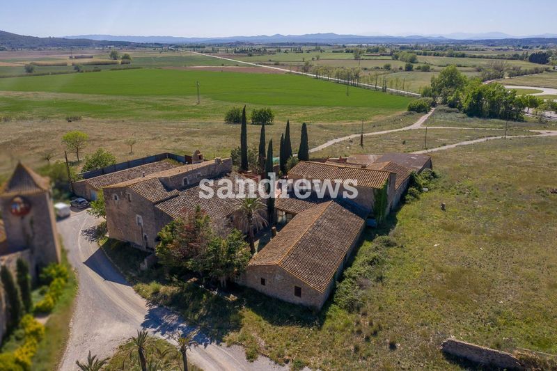 Foto c2c75059-c499-448b-9e61-26dcc789a192. Masia a Riells Escala (L´)