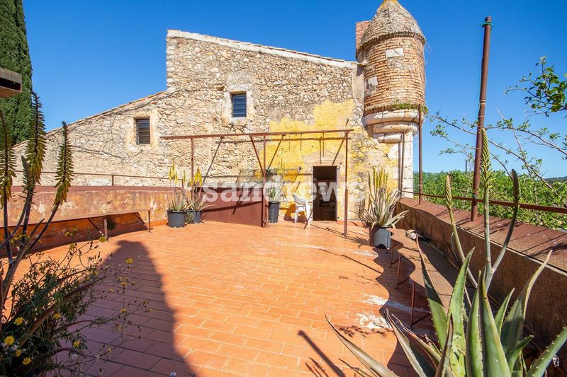 Foto e6296c26-775c-4d93-892b-56f2559bd0ab. Masia a Riells Escala (L´)