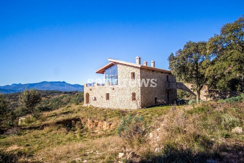 Foto afddf60e-f772-4828-964d-8fe1dcb4a06d. Masia amb calefacció a Darnius