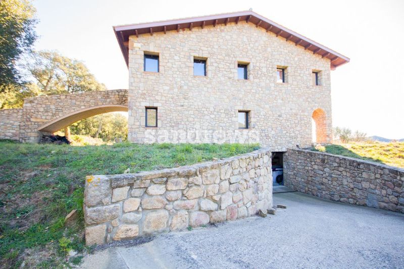 Foto c378abf3-ebf1-4d8d-ae96-ff98e614cc53. Masia amb calefacció a Darnius