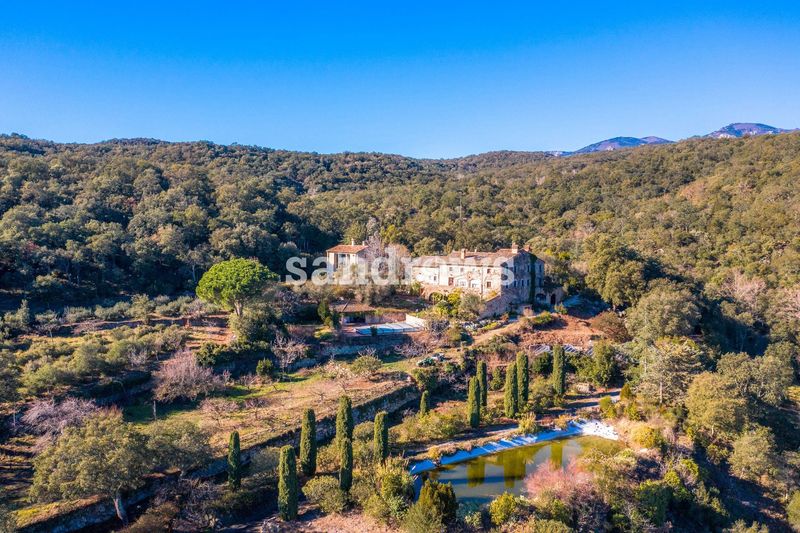 Foto e85d409c-72cb-4f14-bde3-e616fe60730c. Masia amb calefacció piscina a Agullana