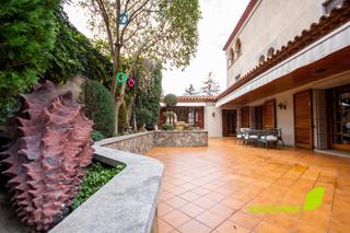 Reihenhaus in Centre. Casa con jardín y piscina climatizada en el centro de figueres